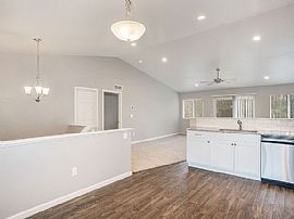 25223 Forest Ln, Mattawan, Mi 49071  Beautiful 4bed House  in Mattawan, MI (Photo 4 of 12)