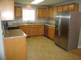 523 E 1st St, Lawton, Mi 49065  House For Rent in Lawton, MI (Photo 4 of 11)