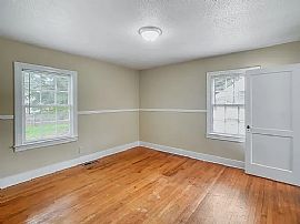 32 Holly St, Tuscaloosa, Al 35401 in Tuscaloosa, AL (Photo 10 of 12)