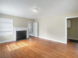 32 Holly St, Tuscaloosa, Al 35401 in Tuscaloosa, AL (Photo 2 of 12)