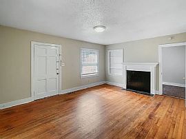 32 Holly St, Tuscaloosa, Al 35401 in Tuscaloosa, AL (Photo 3 of 12)