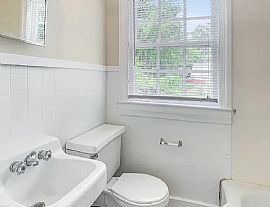 32 Holly St, Tuscaloosa, Al 35401 in Tuscaloosa, AL (Photo 9 of 12)