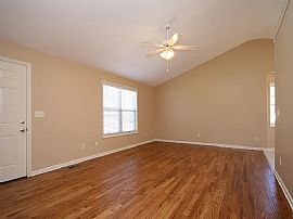 Charming 3 Bedroom  in Huntsville, AL (Photo 2 of 8)