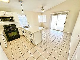 Charming 2-Bedroom,House in Hemet, CA (Photo 9 of 12)