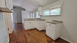 Hurry in to View This Cozy Cottage Style Home in Sarasota, FL (Photo 10 of 10)