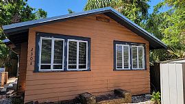 Hurry in to View This Cozy Cottage Style Home in Sarasota, FL