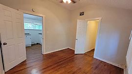 Hurry in to View This Cozy Cottage Style Home in Sarasota, FL (Photo 5 of 10)