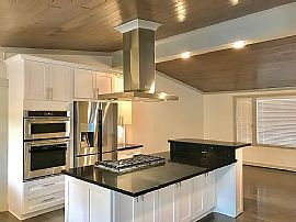 Adorable House For Rent  in Medina, WA (Photo 2 of 7)