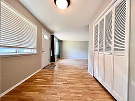 Single Family Home For Rent  in Renton, WA (Photo 2 of 8)