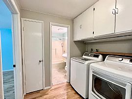 Single Family Home For Rent  in Renton, WA (Photo 3 of 8)