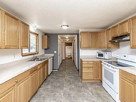 Adorable Single Family Home  in Spanaway, WA (Photo 4 of 8)