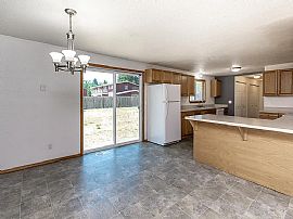 Adorable Single Family Home  in Spanaway, WA (Photo 5 of 8)