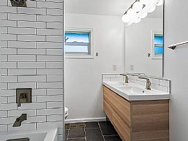 Single Family Home For Rent  in Bellevue, WA (Photo 7 of 7)