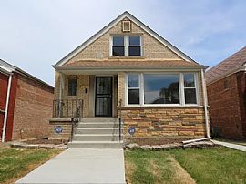 Single Family Home For Rent  in Chicago, IL