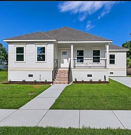 Lovely 2 Bedroom with Extra Room in New Orleans, LA