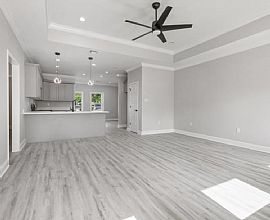 Lovely 2 Bedroom with Extra Room in New Orleans, LA (Photo 4 of 6)