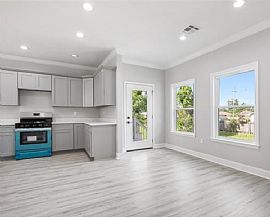 Lovely 2 Bedroom with Extra Room in New Orleans, LA (Photo 5 of 6)