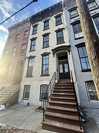 Huge Bi-Level 3 Bedroom, 1.5 Bath Apartment Available Now in Albany, NY