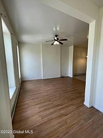Huge Bi-Level 3 Bedroom, 1.5 Bath Apartment Available Now in Albany, NY (Photo 3 of 9)