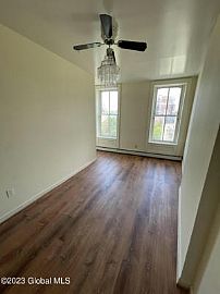 Huge Bi-Level 3 Bedroom, 1.5 Bath Apartment Available Now in Albany, NY (Photo 9 of 9)