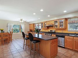 16 Mayfair Rd, Holmdel, Nj 07733 Great House For Rent in Holmdel, NJ (Photo 4 of 10)