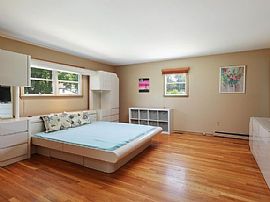 16 Mayfair Rd, Holmdel, Nj 07733 Great House For Rent in Holmdel, NJ (Photo 9 of 10)