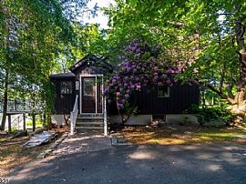 4 Island Trl, Hewitt, Nj 07421  House For Rent in Hewitt, NJ (Photo 2 of 12)