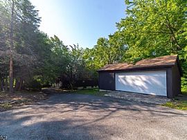 4 Island Trl, Hewitt, Nj 07421  House For Rent in Hewitt, NJ (Photo 5 of 12)