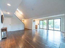 4 Island Trl, Hewitt, Nj 07421  House For Rent in Hewitt, NJ (Photo 6 of 12)