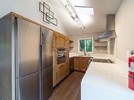 4 Island Trl, Hewitt, Nj 07421  House For Rent in Hewitt, NJ (Photo 8 of 12)