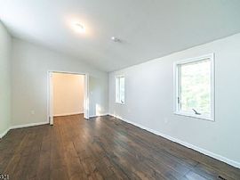 4 Island Trl, Hewitt, Nj 07421  House For Rent in Hewitt, NJ (Photo 9 of 12)