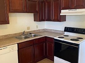 1828 S Triviz Dr, Las Cruces, Nm 88001 House For Rent in Las Cruces, NM (Photo 5 of 8)