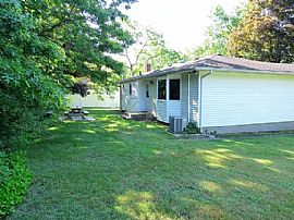 39 Ellen Pl, Kings Park, Ny 11754  House For Rent in Kings Park, NY (Photo 2 of 10)