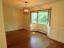 39 Ellen Pl, Kings Park, Ny 11754  House For Rent in Kings Park, NY (Photo 4 of 10)