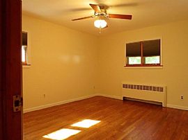 39 Ellen Pl, Kings Park, Ny 11754  House For Rent in Kings Park, NY (Photo 6 of 10)