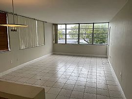 Portalagre Building Condominiums, Apt 203, 2175 Ne 170th St, No in North Miami Beach, FL (Photo 3 of 12)