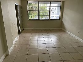 Portalagre Building Condominiums, Apt 203, 2175 Ne 170th St, No in North Miami Beach, FL (Photo 6 of 12)