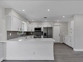 224 Glen Oak Rd, Venice, Fl 34293 in Venice, FL (Photo 2 of 9)