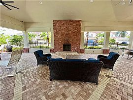 605 52nd Ter N, Saint Petersburg, Fl 33703 in Saint Petersburg, FL (Photo 2 of 12)