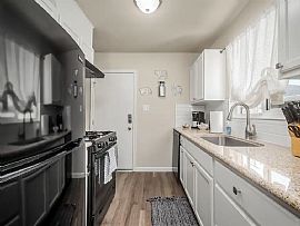 A Beautiful Newly Updated 1 Bedroom, 1 Bath Apartment For Rent  in Fresno, CA (Photo 3 of 12)