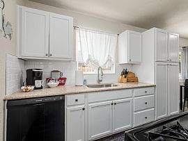 A Beautiful Newly Updated 1 Bedroom, 1 Bath Apartment For Rent  in Fresno, CA (Photo 6 of 12)