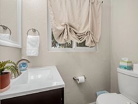 A Beautiful Newly Updated 1 Bedroom, 1 Bath Apartment For Rent  in Fresno, CA (Photo 7 of 12)