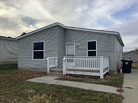 Beautiful 3 Bedrooms, 2baths Home in a Great Neighborhood. in Dickinson, ND