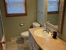 Beautiful 3 Bedrooms and 2 Bathrooms in a Good Neighborhood. in Sioux Falls, SD (Photo 10 of 12)