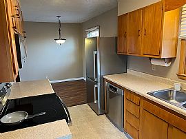 Beautiful 3 Bedrooms and 2 Bathrooms in a Good Neighborhood. in Sioux Falls, SD (Photo 7 of 12)
