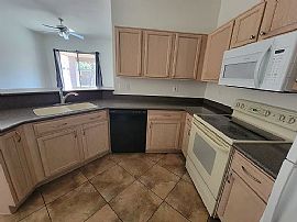 13805 W Canyon Creek Dr, Surprise, Az 85374 in Surprise, AZ (Photo 5 of 12)