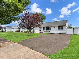 1162 Stewart Ave, Bethpage, Ny 11714 For Rent in Bethpage, NY (Photo 2 of 12)