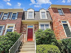 11 Grove Ridge Ct, Rockville, Md 20852 in Rockville, MD