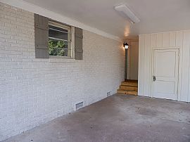 1121 Stevens Ln, Mobile, Al 36618 in Mobile, AL (Photo 2 of 11)