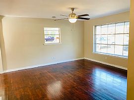 1121 Stevens Ln, Mobile, Al 36618 in Mobile, AL (Photo 3 of 11)